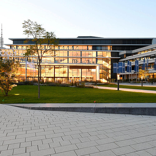 CCH - Congress Centre Hamburg | Exterior view with forecourt CCH - Congress Centre Hamburg | Exterior view with forecourt
