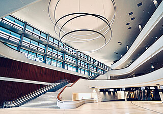 CCH - Congress Center Hamburg: Entrance hall / ground level foyer CCH - Congress Center Hamburg: Entrance hall / ground level foyer
